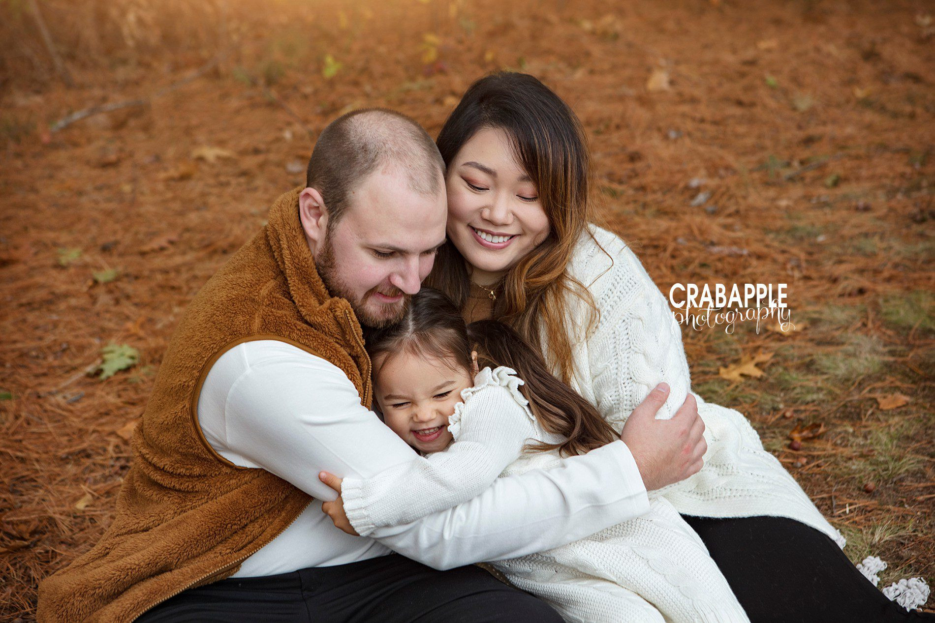 Outdoor fall family photos with hugs and kisses