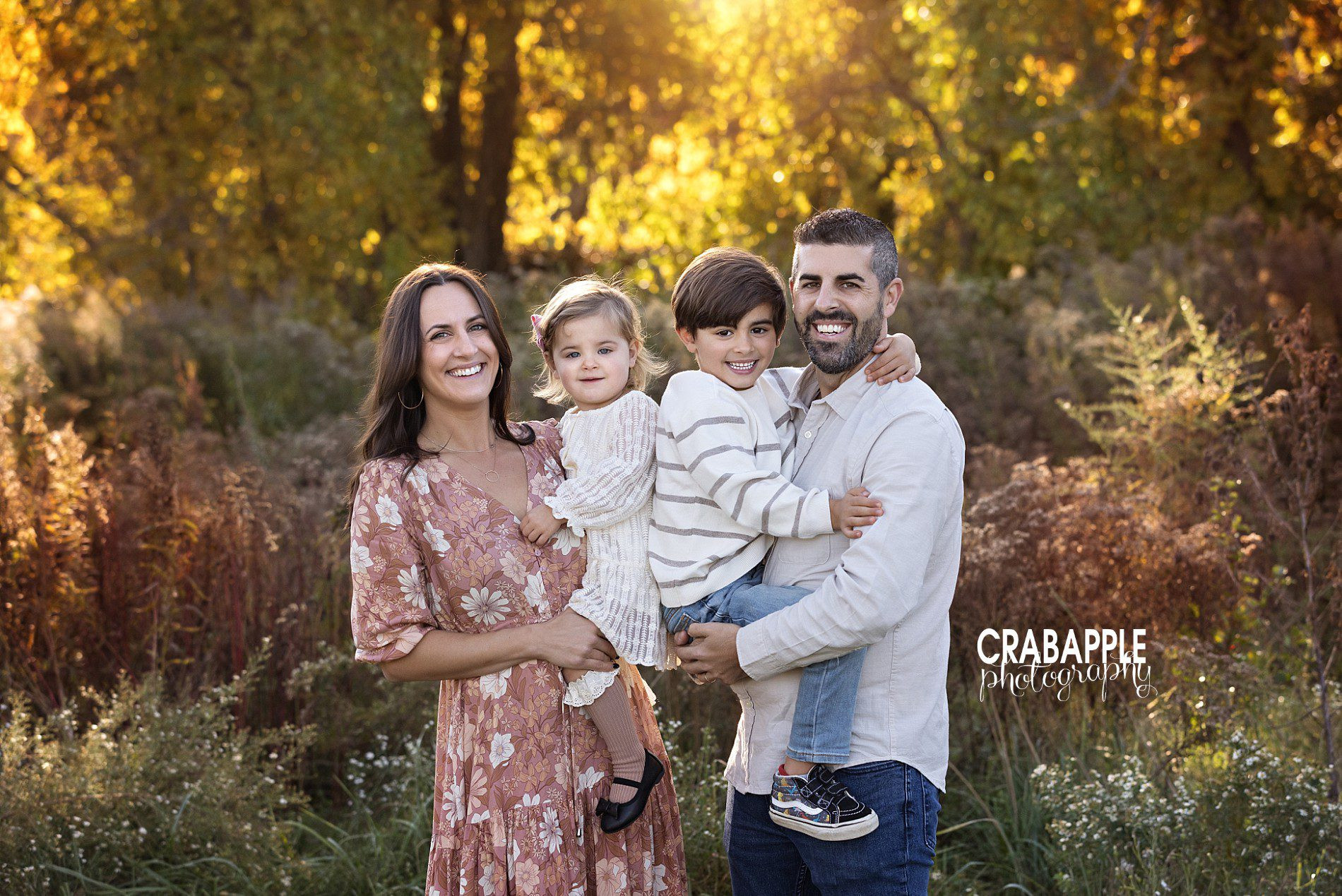 Must-have standing pose for fall family portraits