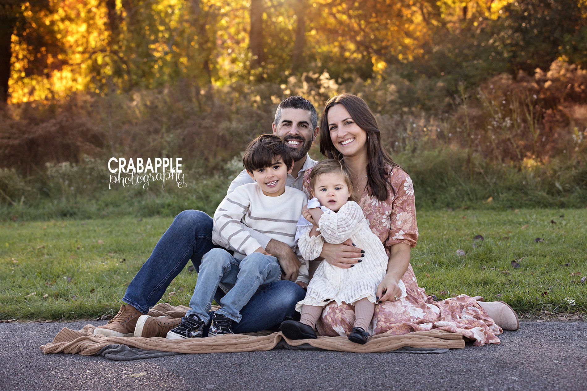 Must-have sitting pose for outdoor fall family photos