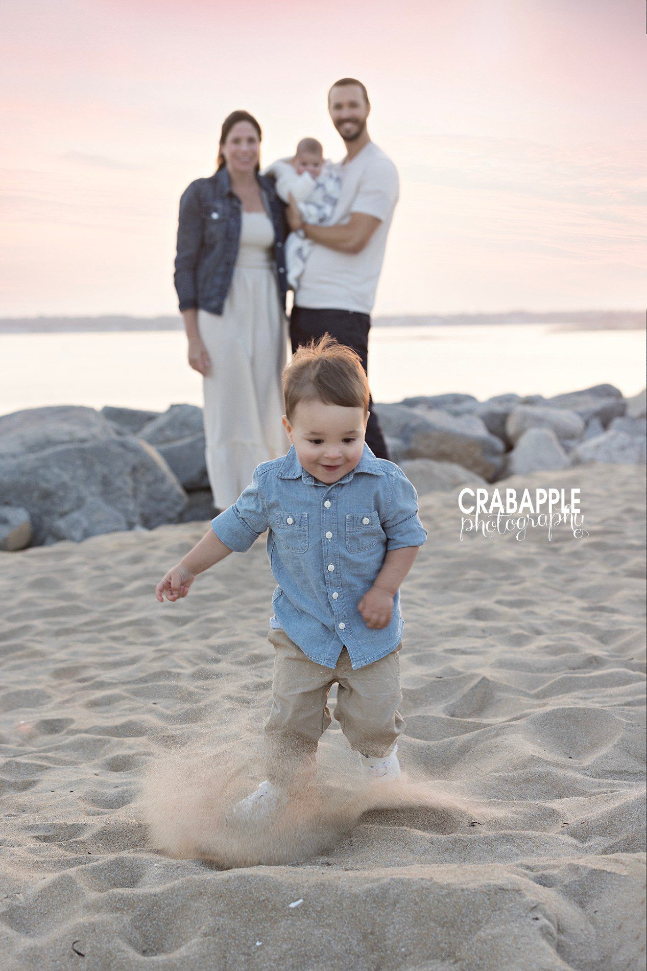 Playing with background and foreground in fall family photos