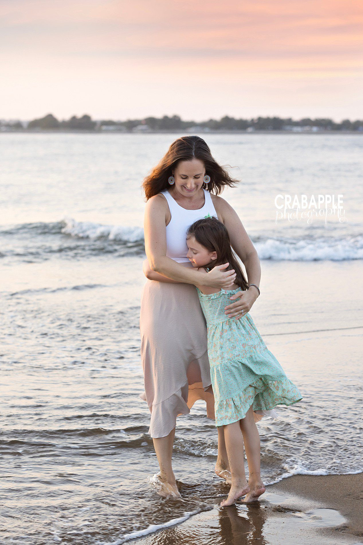 Must-have hugs and kisses pose for fall family photos