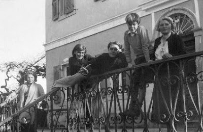 Gerald Durrell with his family in Corfu, 1936, against the backdrop of the Daffodil Yellow Villa.