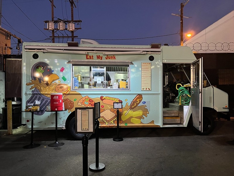 The &quot;Eat My Junk&quot; food truck at Family Guy Giggity Golf