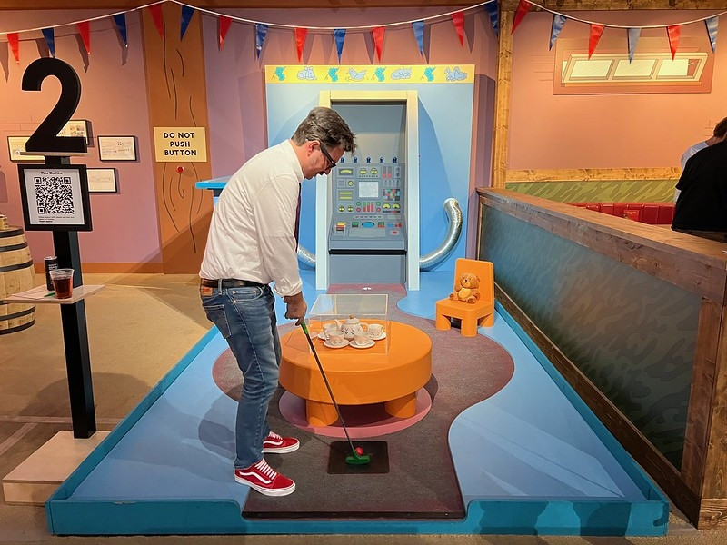Chris Tamlyn teeing off at Hole 2, Stewie's headquarters in Family Guy Giggity Golf