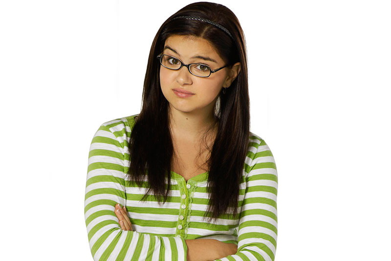 The cast of Modern Family, including Alex Dunphy, illustrating the context of college essay advice inspired by the show.