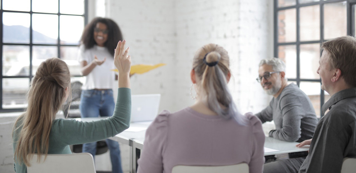 Colleagues in a German office introduce themselves and chat about their families, building workplace relationships.