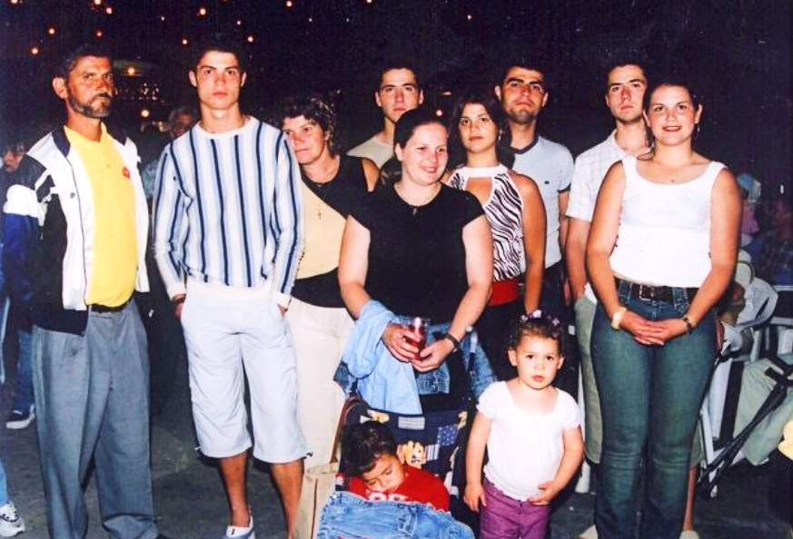 Cristiano with his father (far left), mother and siblings