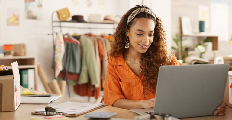 Young woman writing a German cover letter at her laptop